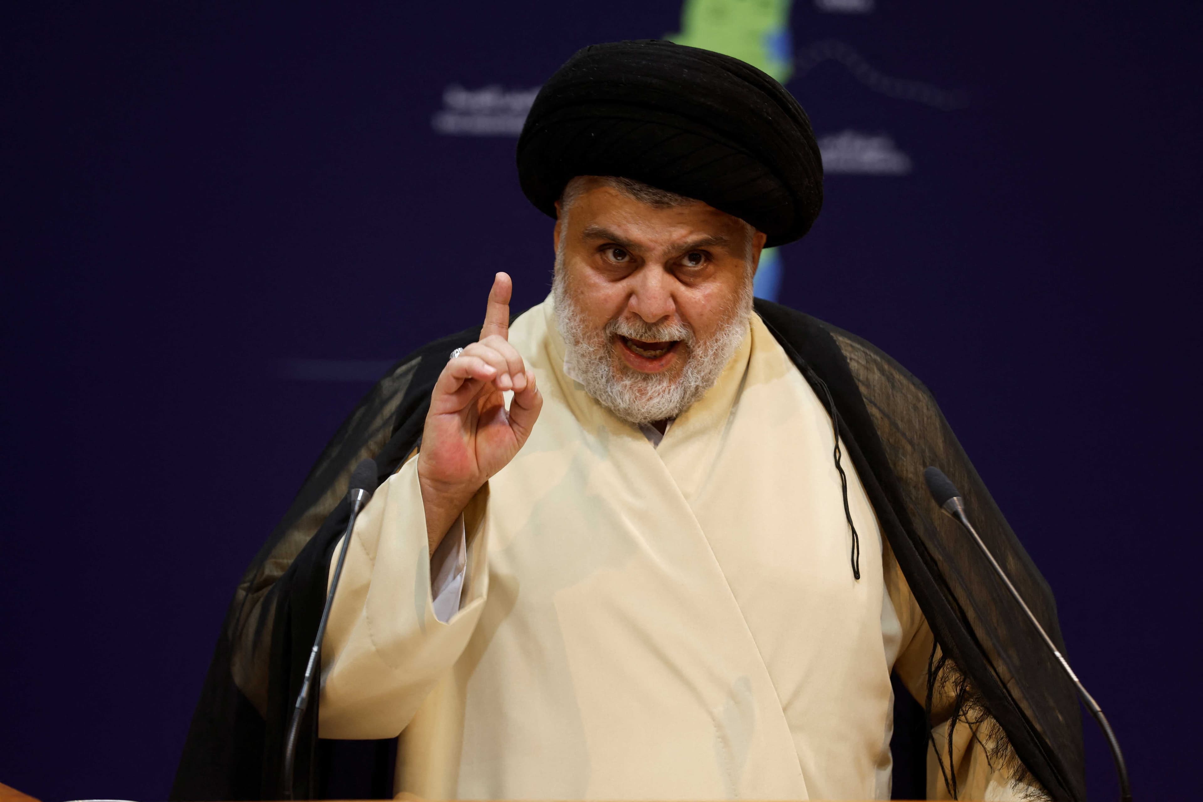 السيد الصدر: اتبعوا مسيرة الوالد ولا تبحثوا عن "شيوخ الباطن"