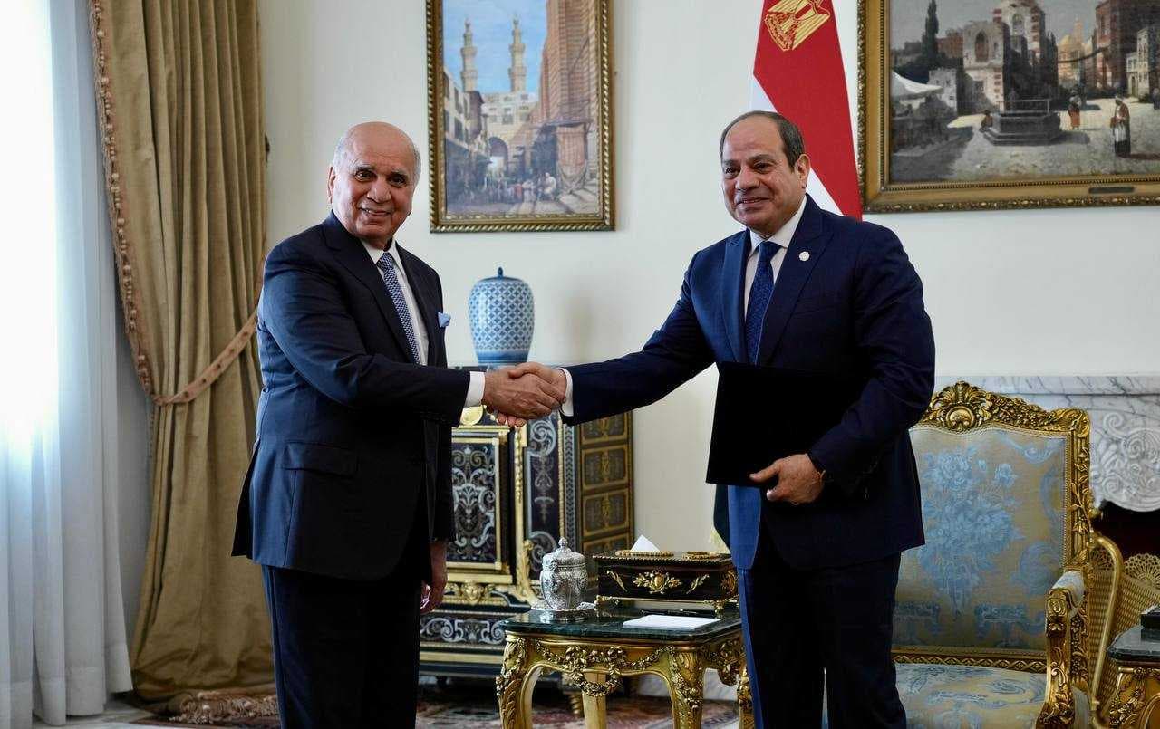 وزير الخارجية يسلم الرئيس المصري دعوة رسمية لحضور القمة العربية في بغداد