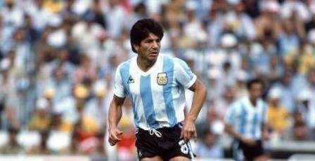 وفاة المدافع الأرجنتيني لويس غالفان بطل مونديال 1978 عن عمر 77 عاما