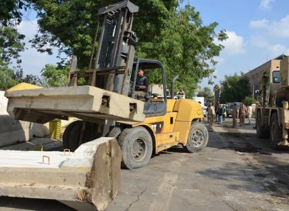 عمليات بغداد تفتح عدداً من الطرق المغلقة في المحافظة