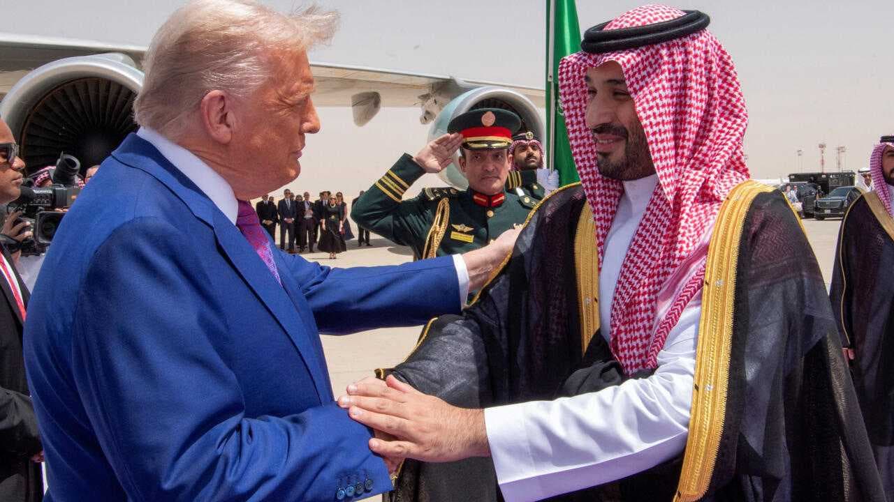 ترامب يغادر السعودية متوجهاً إلى قطر