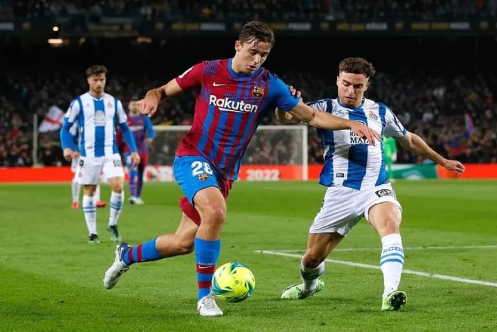 برشلونة يهزم إسبانيول ويتوج بلقب الدوري الاسباني للمرة الـ 28 بتاريخه