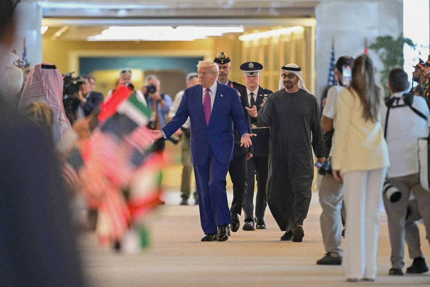 ترامب يختتم جولته الخليجية من الإمارات بإعلانات اقتصادية ورسائل دبلوماسية