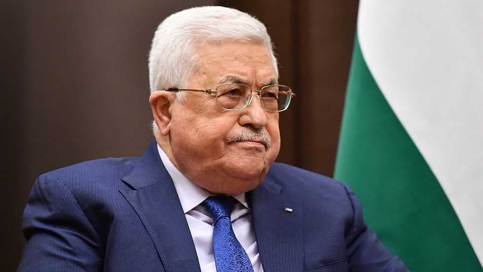 وصول الرئيس الفلسطيني محمود عباس إلى مطار بغداد للمشاركة في القمة العربية