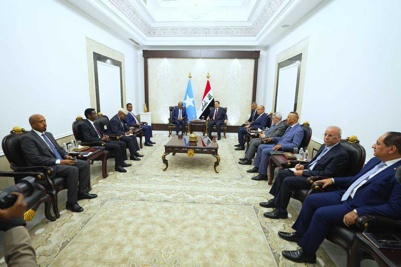 السوداني يبحث مع الرئيس الصومالي تعزيز التعاون الاقتصادي قبيل قمة بغداد
