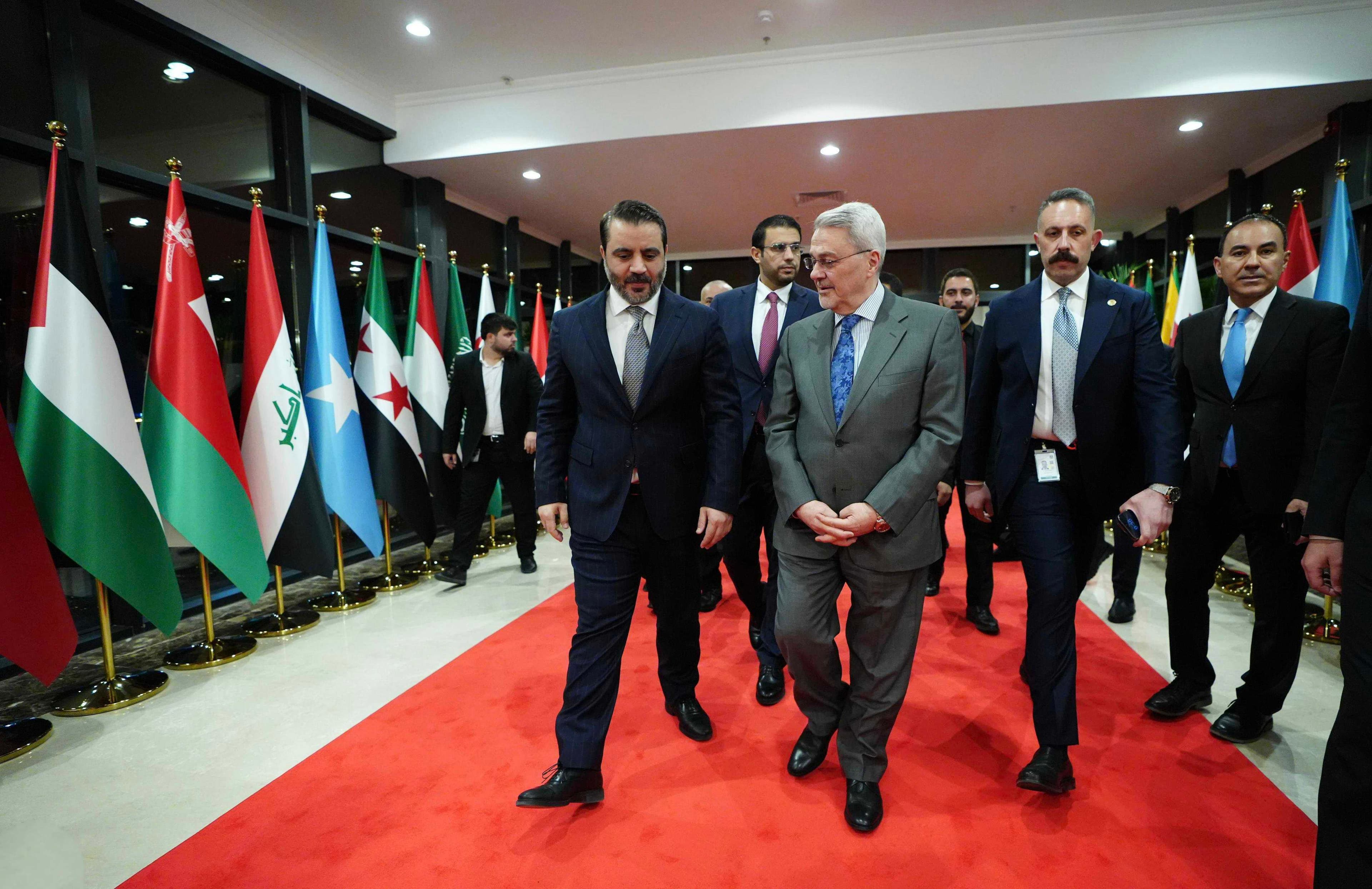 وزير الخارجية والمغتربين السوري أسعد الشيباني يصل إلى العاصمة بغداد للمشاركة في القمة العربية الـ34