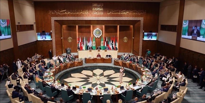 العراق يتسلم رئاسة القمة العربية التنموية من لبنان