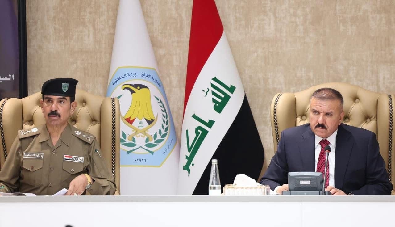 وزير الداخلية يوجه بإنجاز مشروع الأتمتة الإلكترونية لإنهاء العمل الروتيني والتعامل الورقي
