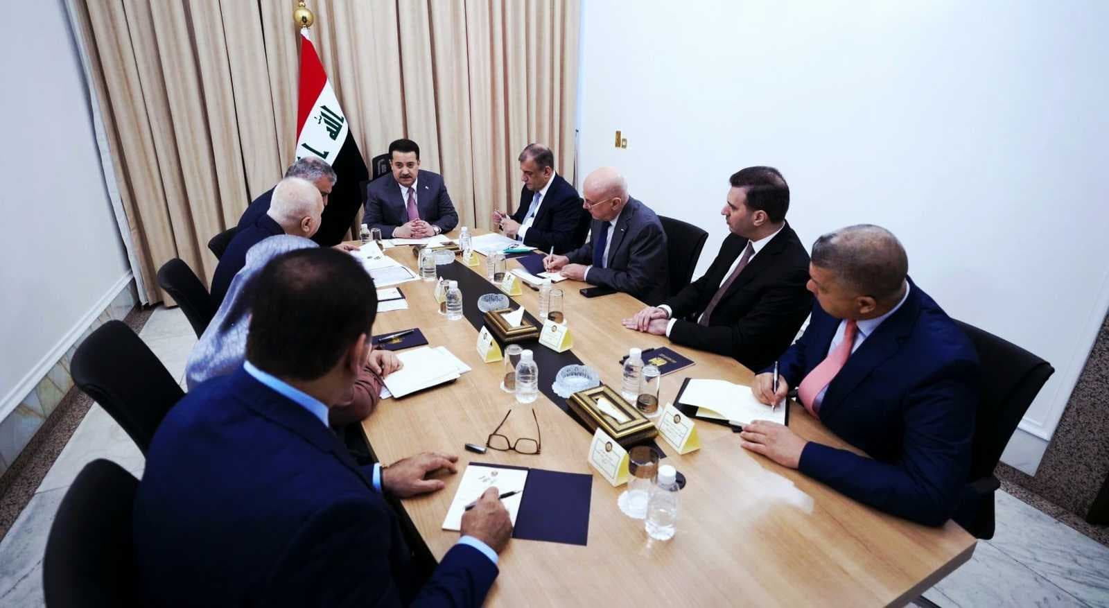 رئيس الوزراء يوجه بالتعاقد مع شركتين دوليتين للمساهمة برفع التصنيف الائتماني للعراق