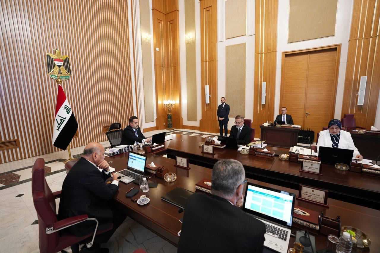 مجلس الوزراء يلغي قرار منع استيراد السكائر والأراكيل الإلكترونية