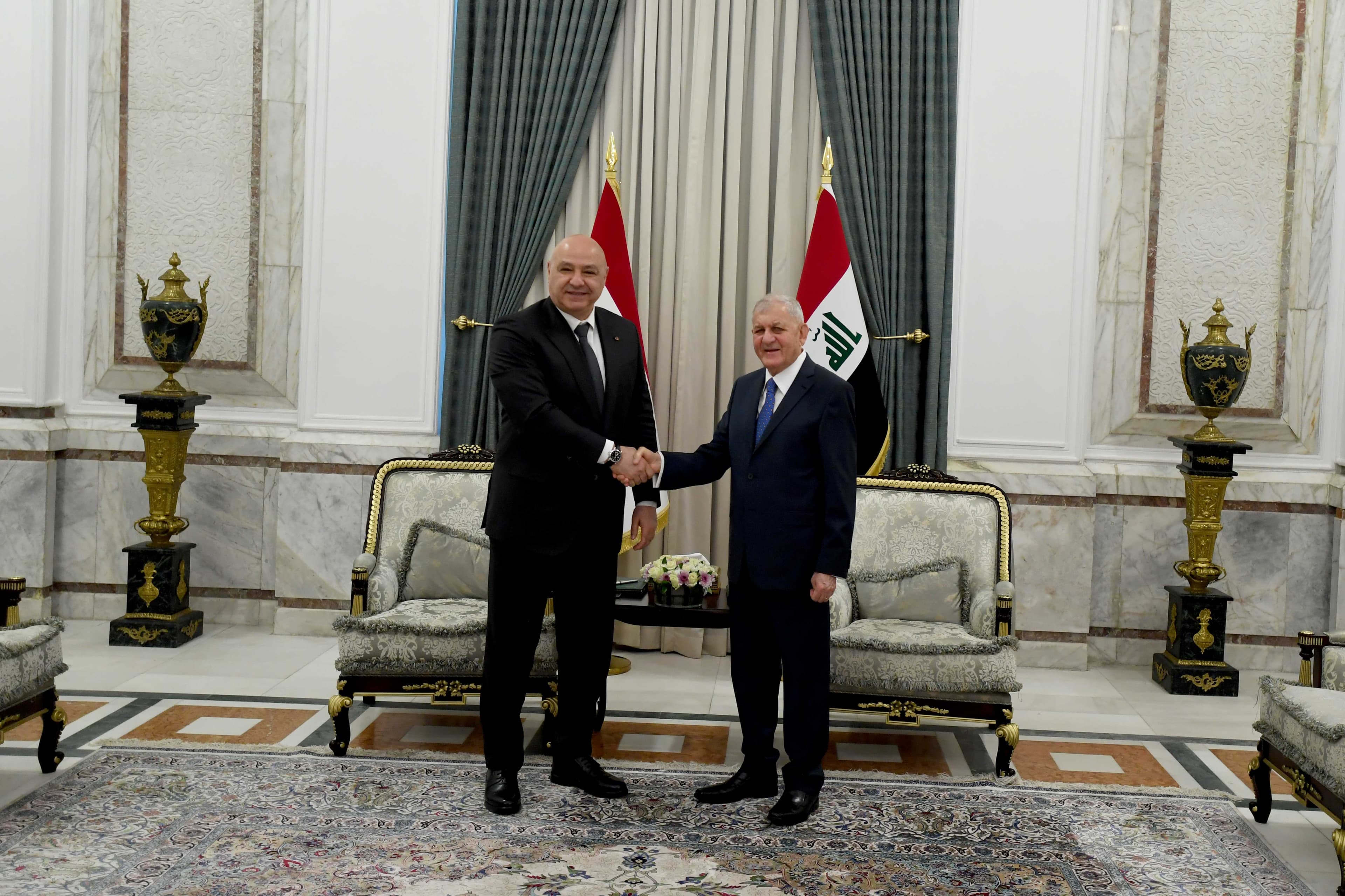 رئيس الجمهورية يؤكد لنظيره اللبناني موقف العراق الداعم لأمن واستقرار لبنان ووحدة أراضيه