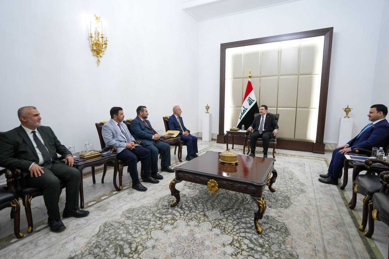 رئيس الوزراء يؤكد حرص الحكومة على تلبية تطلعات المواطنين ومتابعة شؤونهم