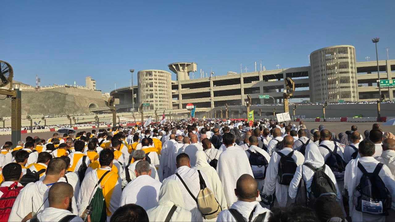 بعثة الحج العراقية تنشر كوادرها (الادلاء) لتوجيه الحجاج الى مخيماتهم في منى