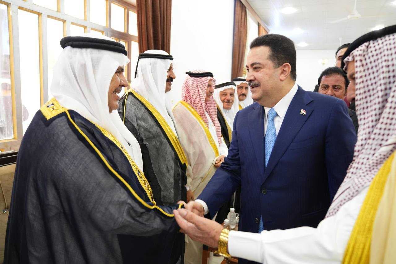 رئيس الوزراء يصل إلى الأنبار ويلتقي بعدد من شيوخ ووجهاء المحافظة