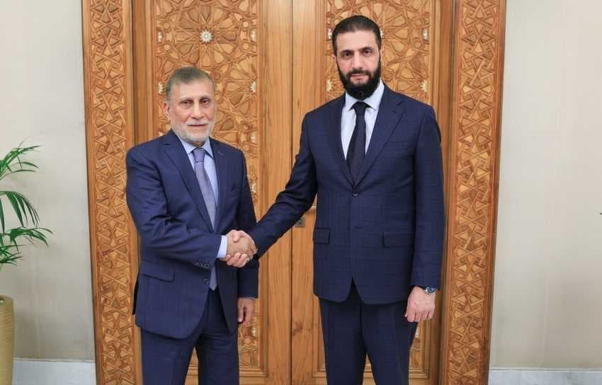 الشرع يستقبل مبعوث رئيس الوزراء عزت الشابندر في قصر الشعب