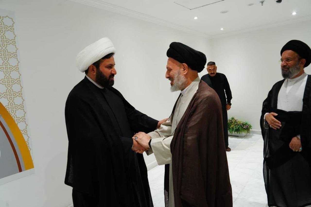 السيد محمد حسين الحكيم يهنئ الشيخ المسعودي بنيل جائزة لبيتم ويثمن جهود خدمة الحجاج