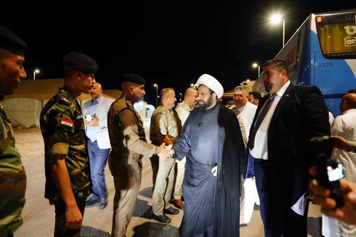 بالصور: المسعودي يتابع عملية تفويج الحجاج الإيرانيين من منفذ عرعر الحدودي فور وصوله لأرض الوطن