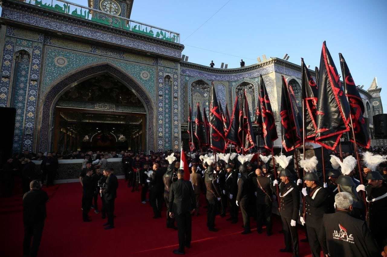كربلاء المقدسة تبدأ مراسم استبدال الراية إيذانًا بمحرم