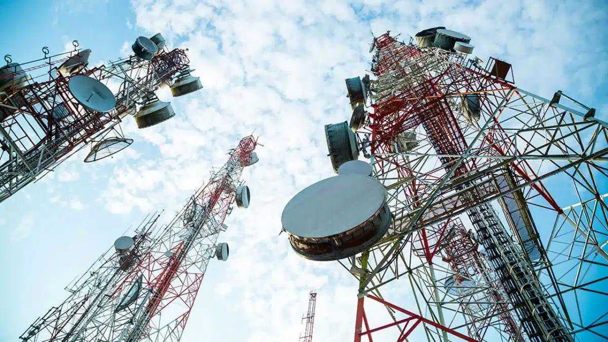 وزارة الاتصالات تؤكد زيادة سعات الإنترنت الدولية في العراق إلى أكثر من ثلاثة أضعاف