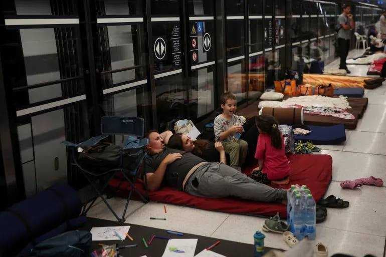 اليمنيون يطلقون صاروخًا فجراً.. ملايين المستوطنين إلى الملاجئ
