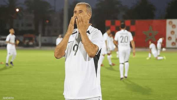 وفاة أسطورة كرة القدم المغربية أحمد فرس بعد معاناة مع المرض
