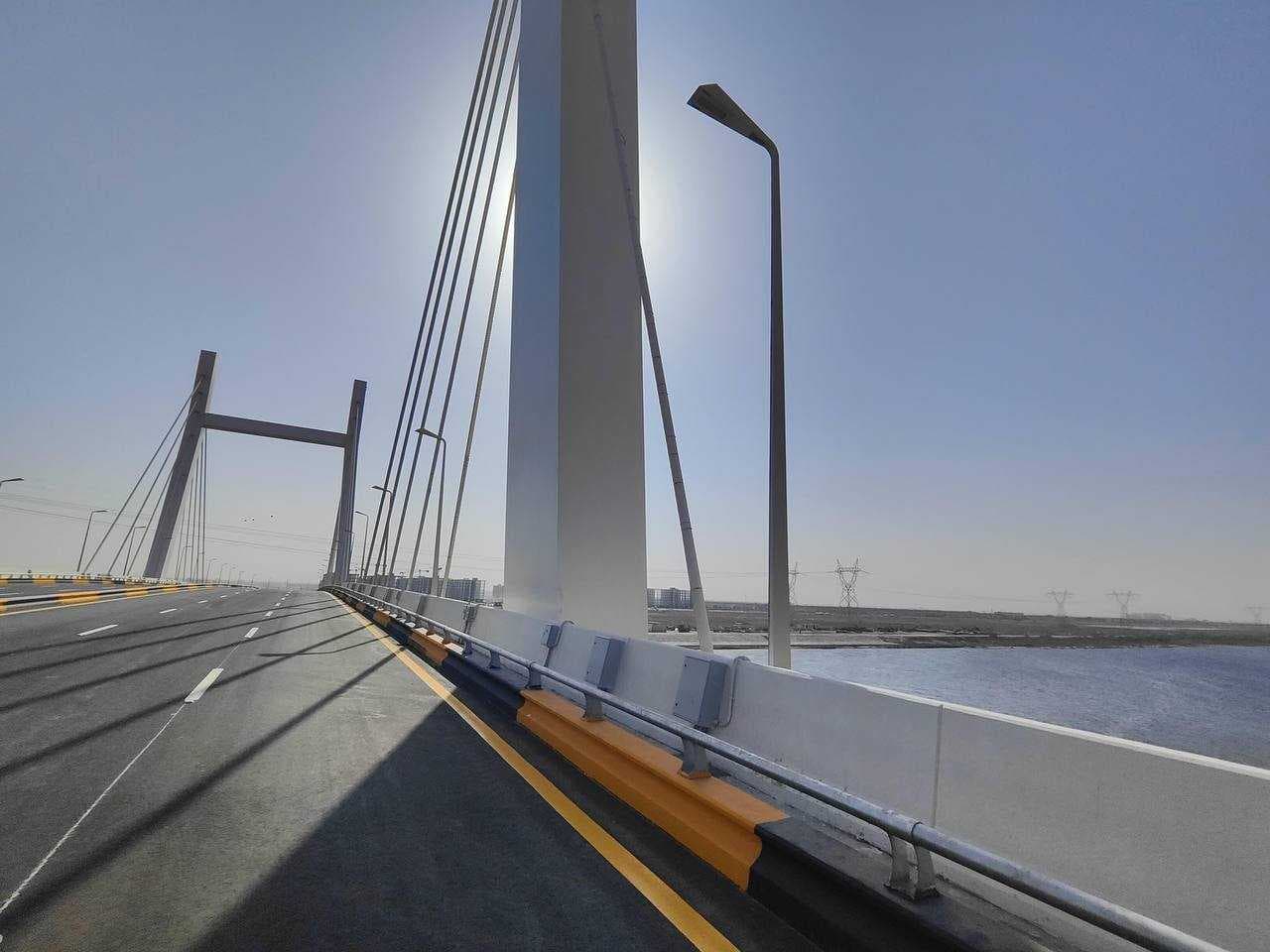السوداني يفتتح جسراً معلقاً يربط مطار البصرة بالمدينة الرياضية