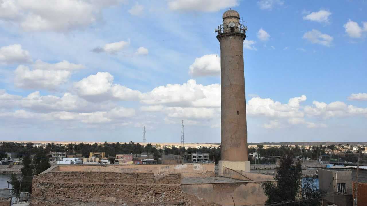 منارة هيت التاريخية في محافظة الانبار على وشك الانهيار