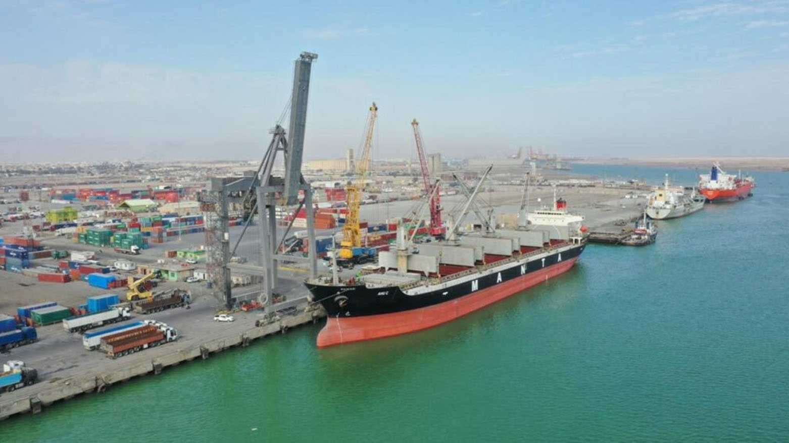 انفوغراف موانئ العراق: معظم البواخر التي تتواجد في قناة خور عبد الله ترفع العلم العراقي