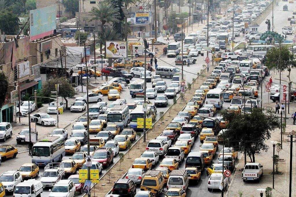 زحامات مرورية خانقة في شوارع وجسور العاصمة بغداد