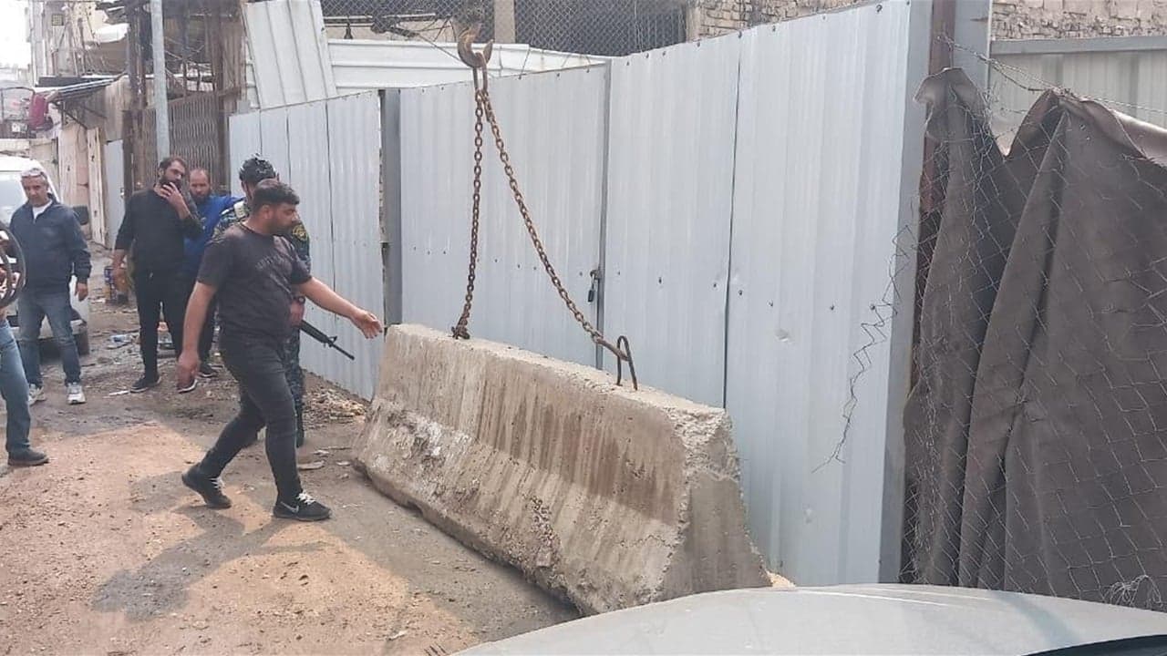 عمليات بغداد تُغلق عدد من "الكراجات" المخالفة في جانب الرصافة