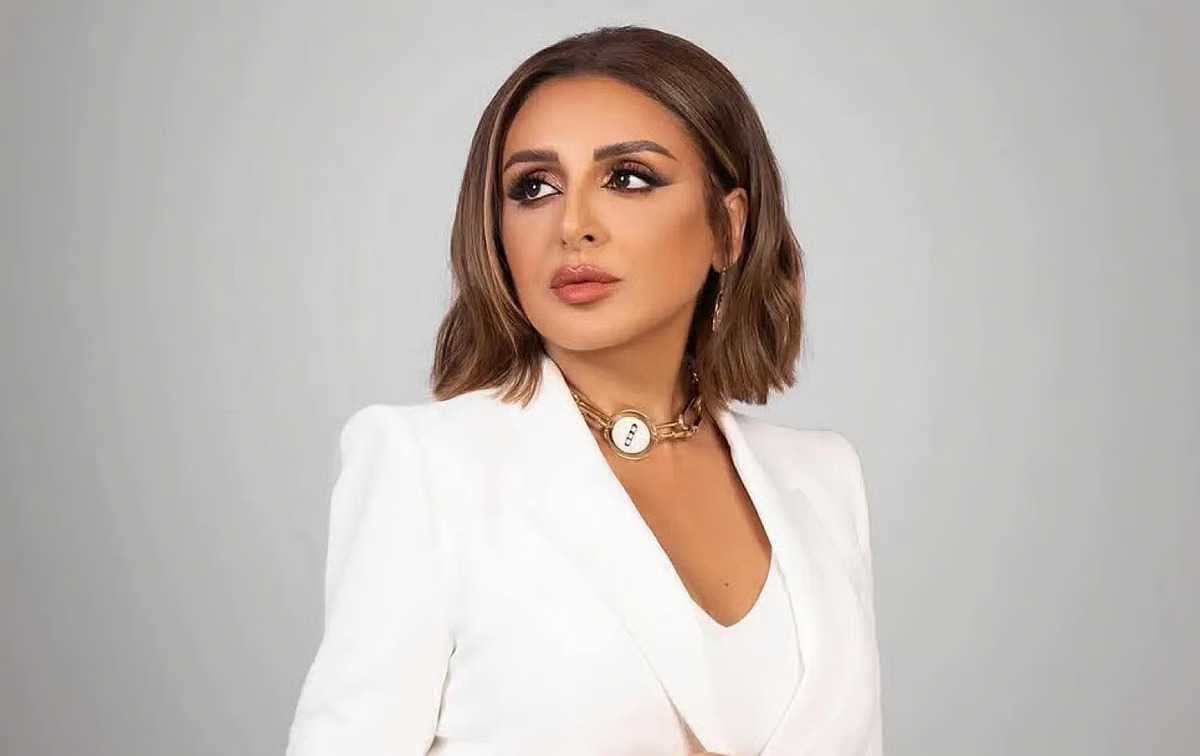بعد رحلة علاج طويلة بألمانيا.. أنغام تعود إلى مصر