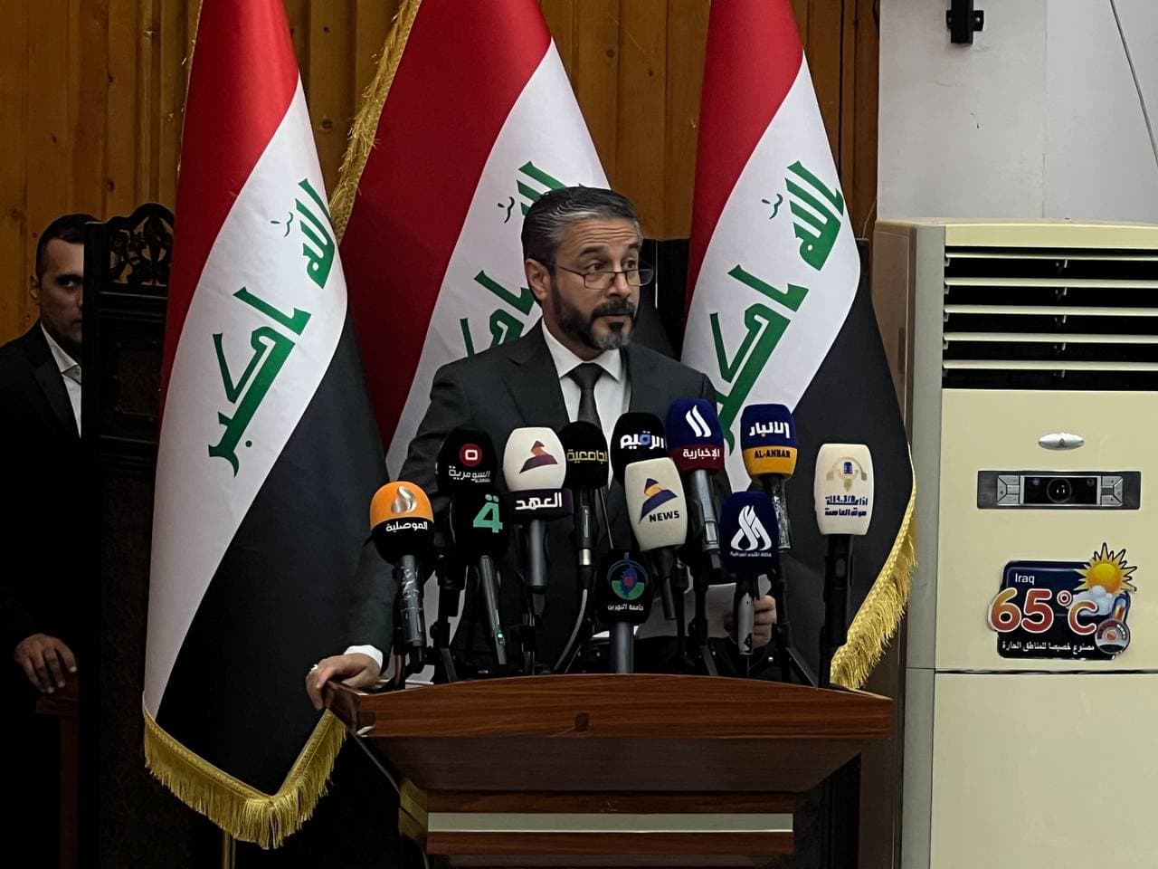 التعليم تكرم الطلبة الأوائل في جائزة الإبداع والتميز بالتخصصات الثمانية