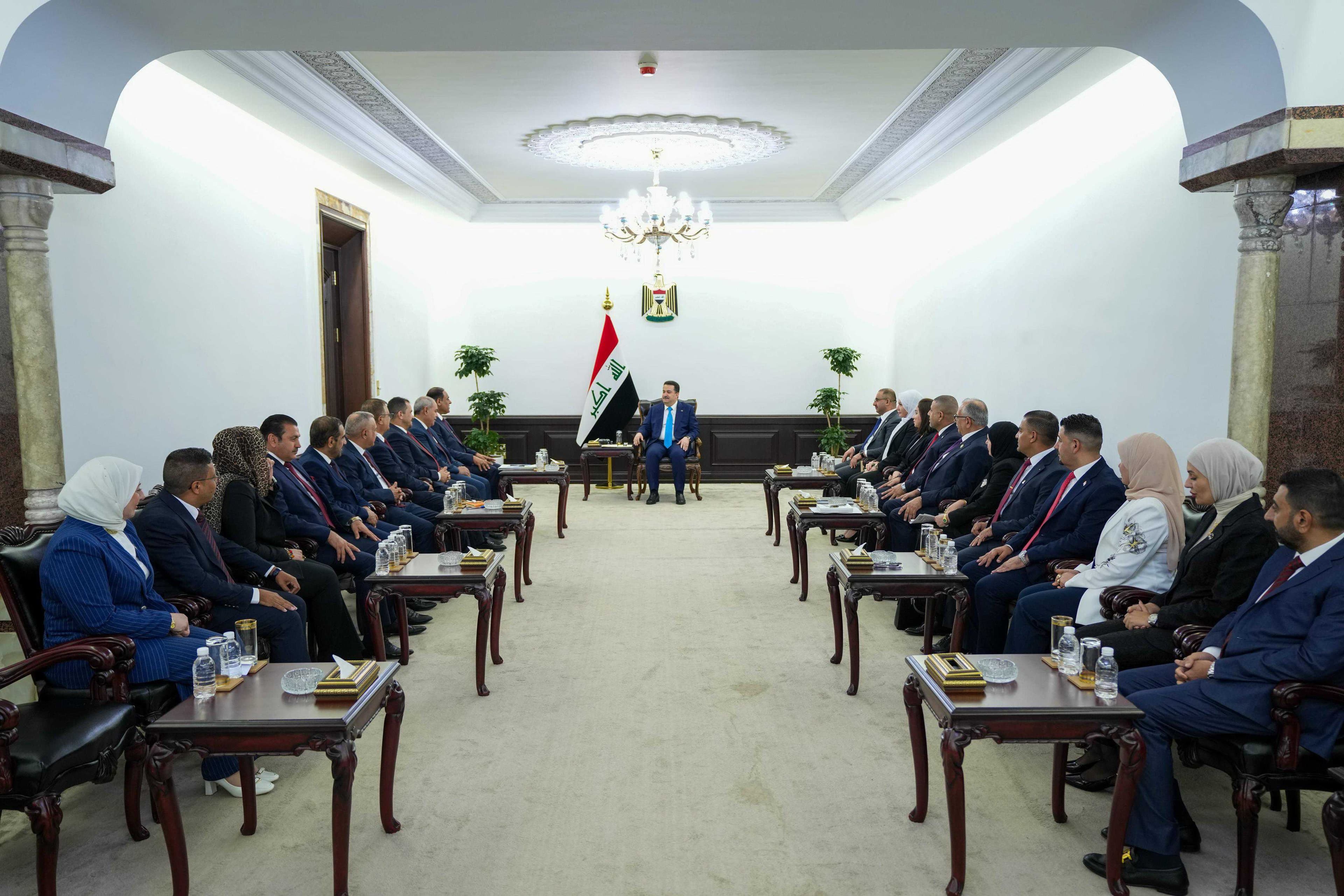 رئيس الوزراء يؤكد مواصلة الدعم الحكومي للنقابات المهنية والقطاعية في العراق