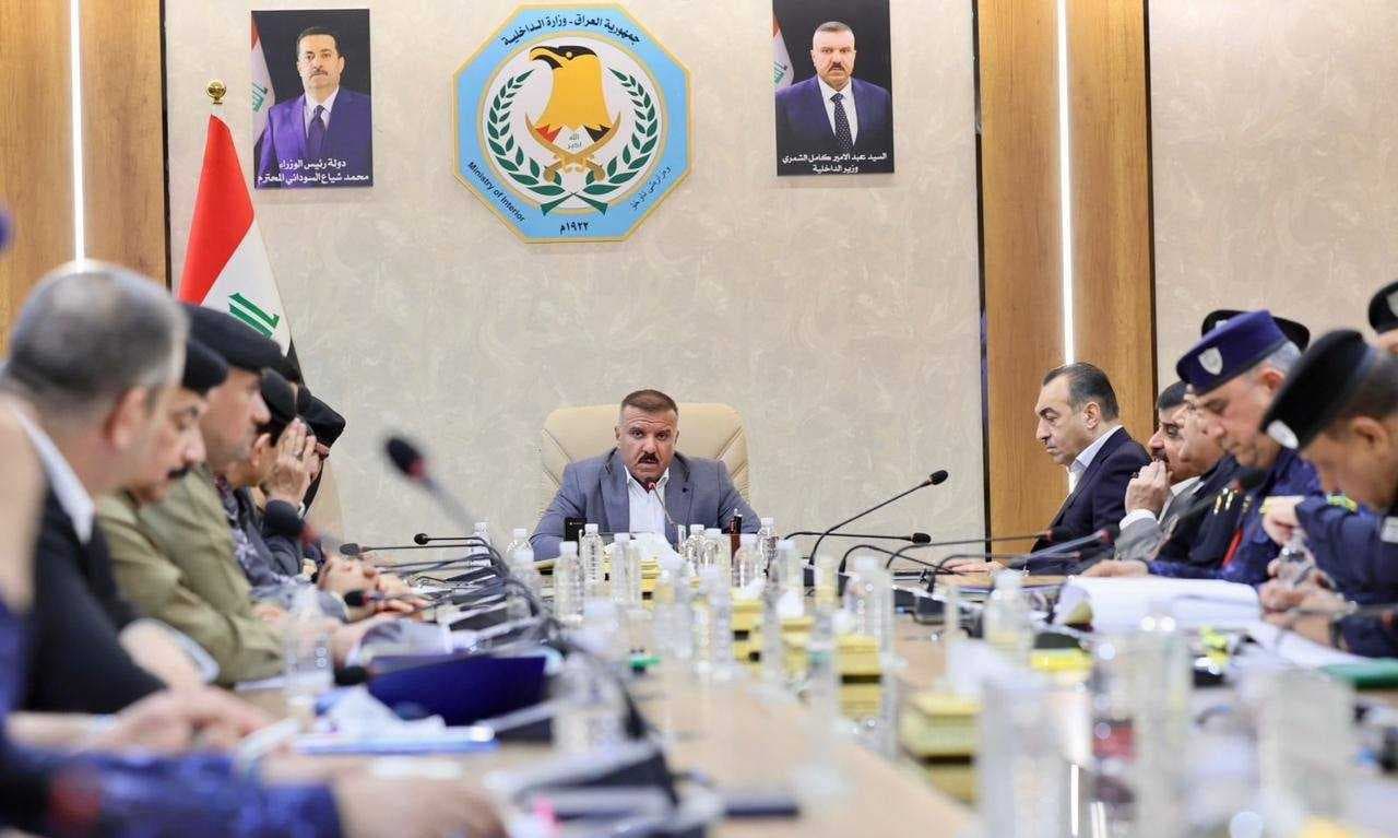 وزير الداخلية يشدد على أهمية مواصلة تنفيذ خطة حصر السلاح بيد الدولة