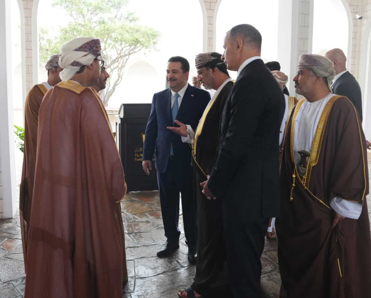 في صلالة.. السوداني يزور متحف أرض اللبان