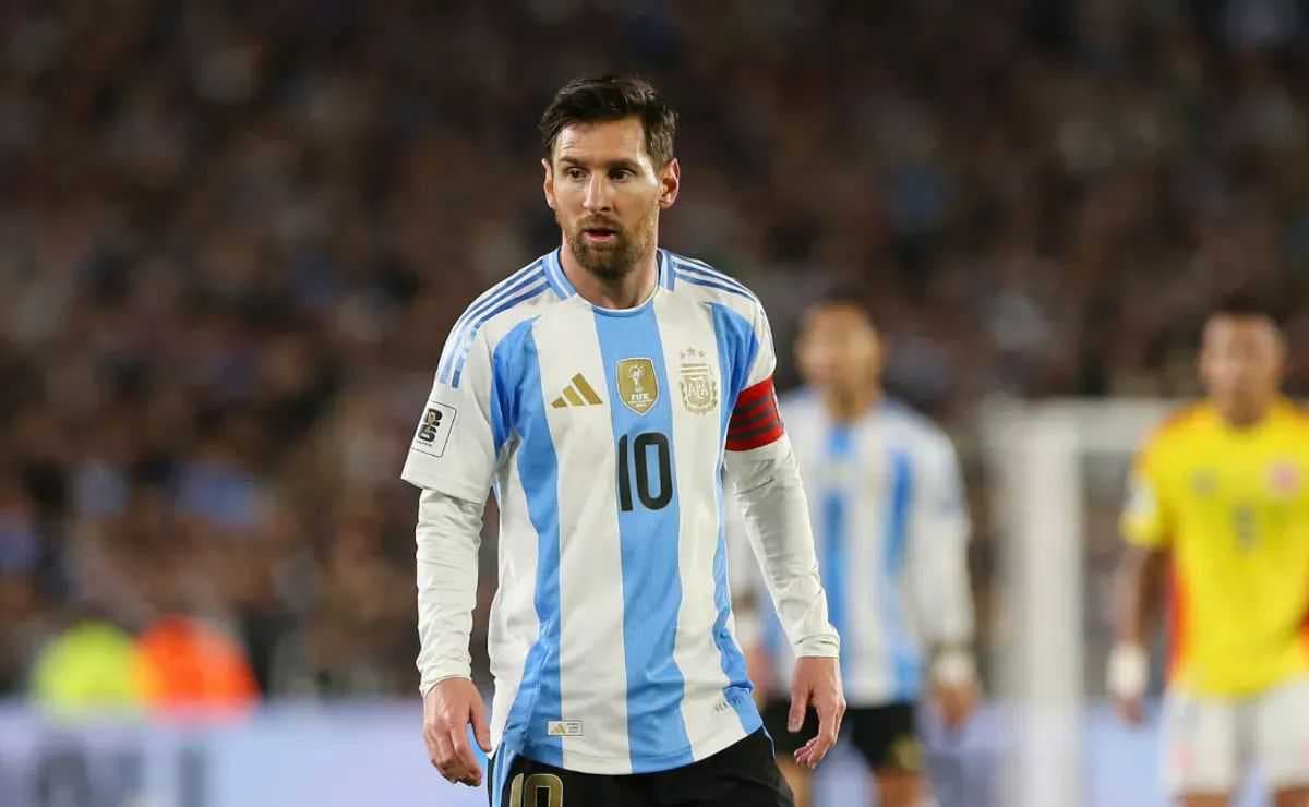 النجم ليونيل ميسي يلمح لاعتزاله اللعب الدولي مع الأرجنتين