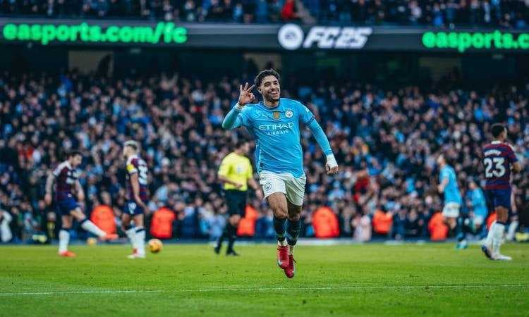 مانشستر سيتي يستضيف نابولي وبرشلونة يواجه نيوكاسل بدون يامال