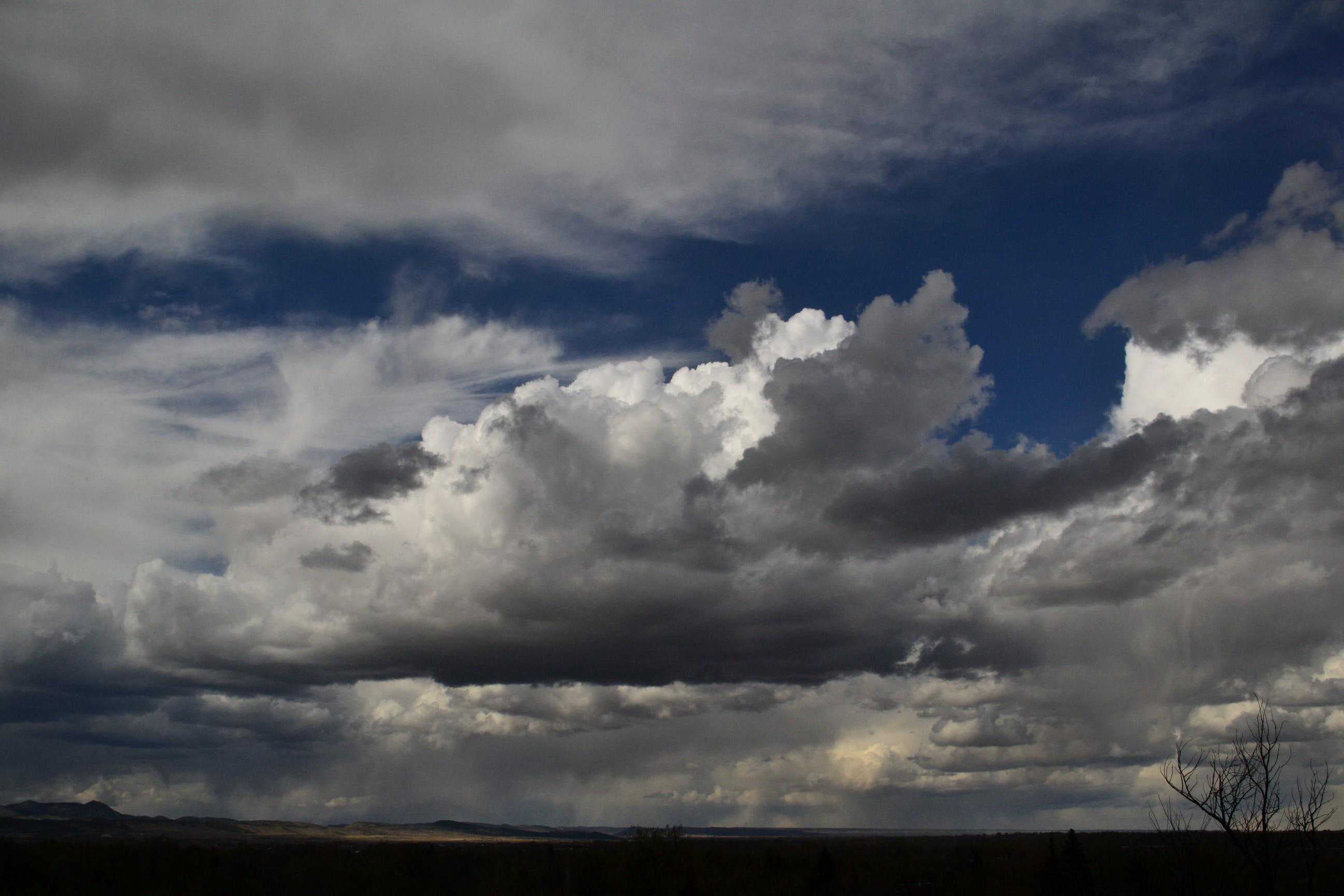 الانواء الجوية: سحب متفرقة وأمطار شرقاً وارتفاع في درجات الحرارة جنوباً