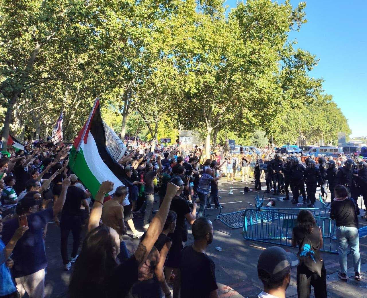تظاهرة طلابية حاشدة في مدريد تنديداً بإبادة غزة الجماعية