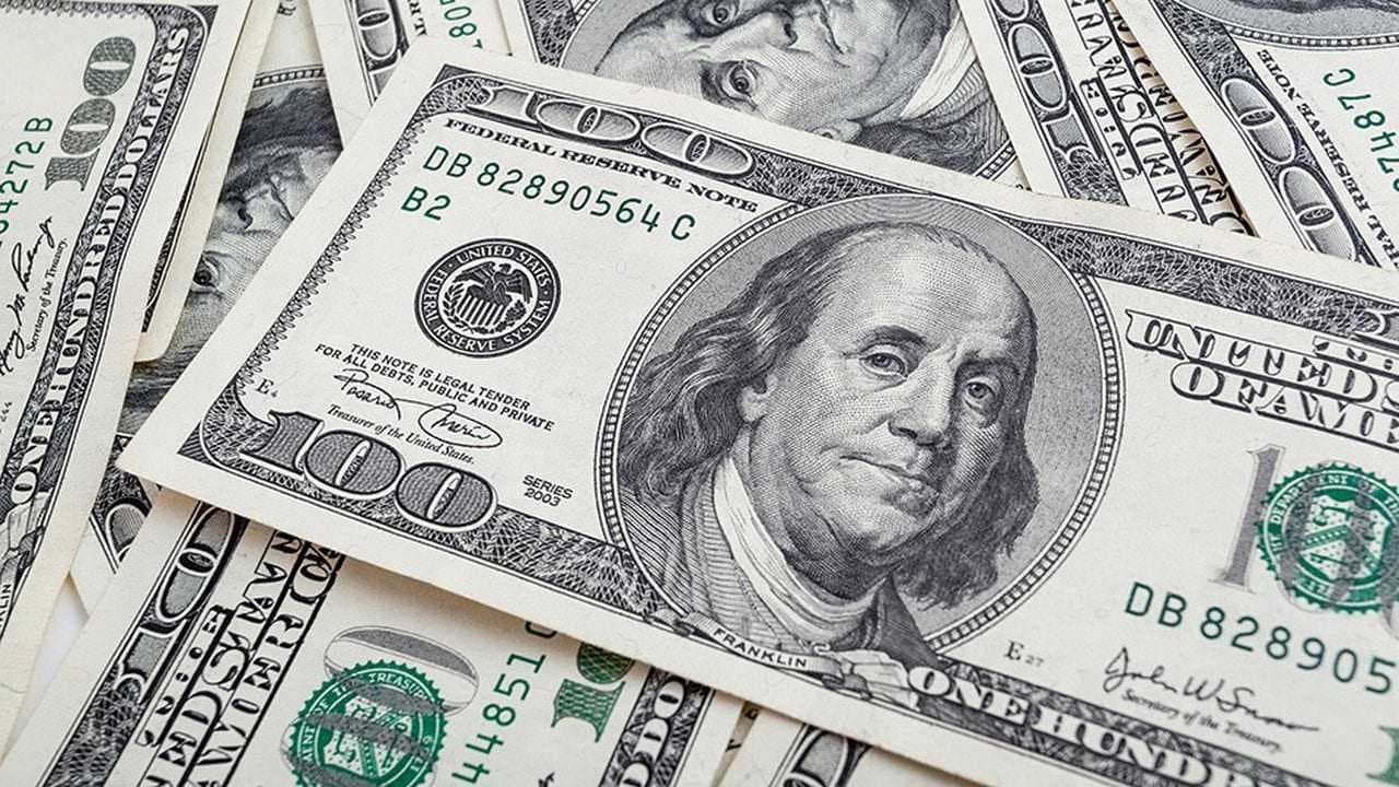 إنخفاض طفيف في أسعار صرف الدولار