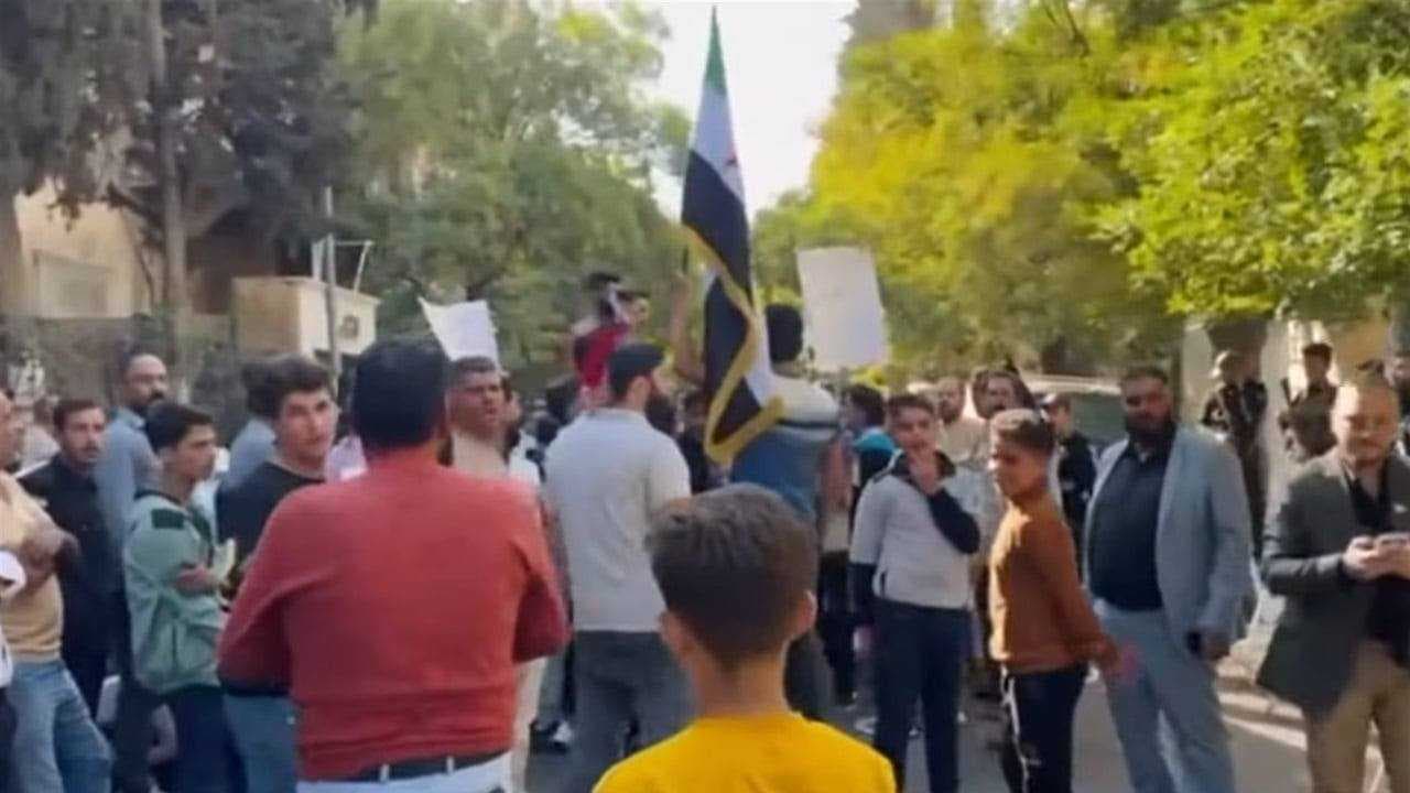احتجاجات غاضبة أمام السفارة العراقية بدمشق