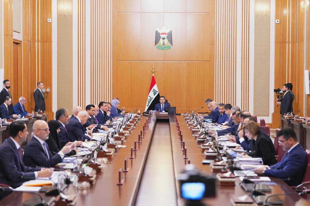 الحكومة تصدر قراراً يخص الموظفين في القطاعين العام والخاص