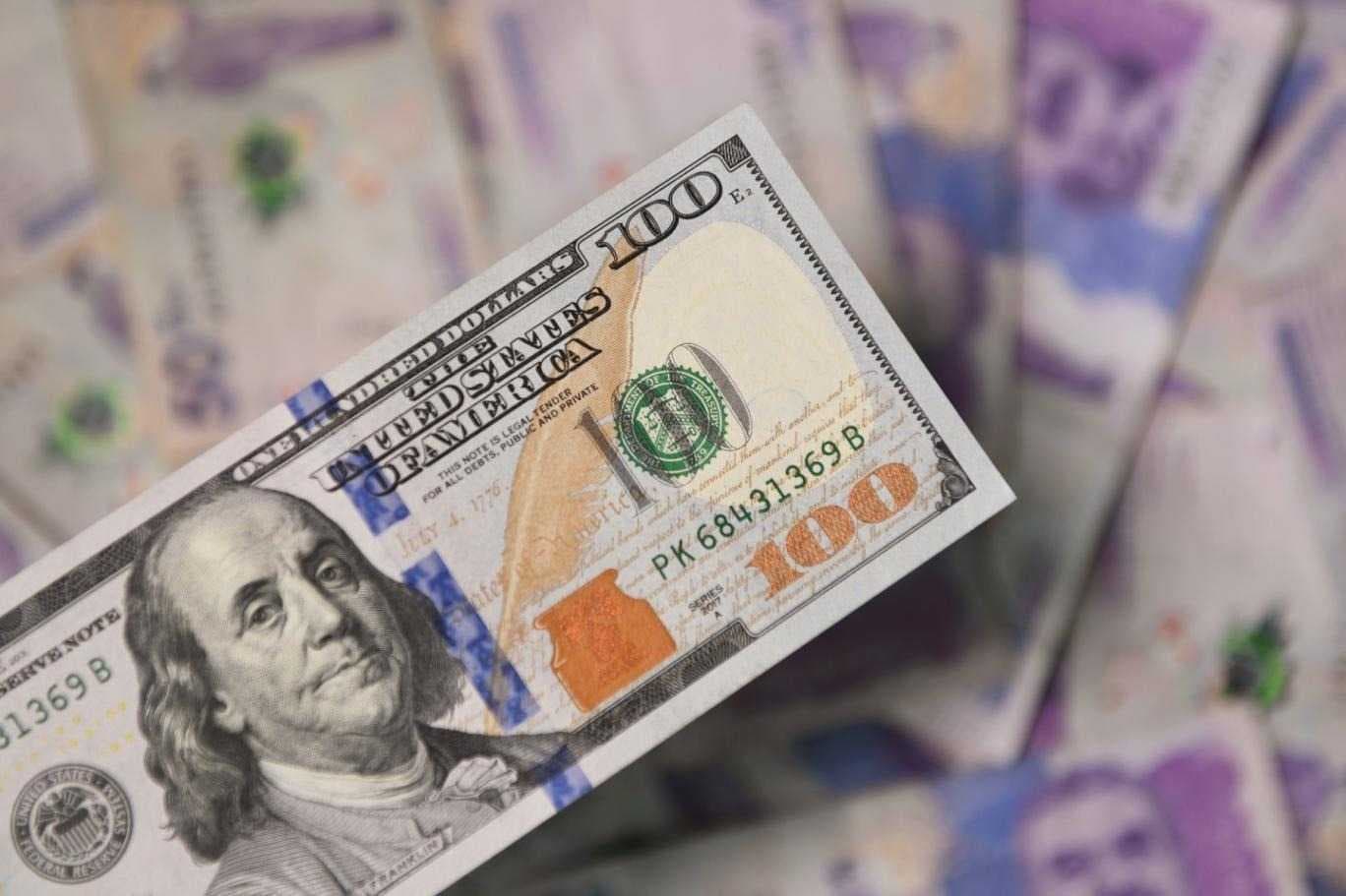 اسعار الصرف مستقرة والدولار عند 142 ألف دينار للبيع
