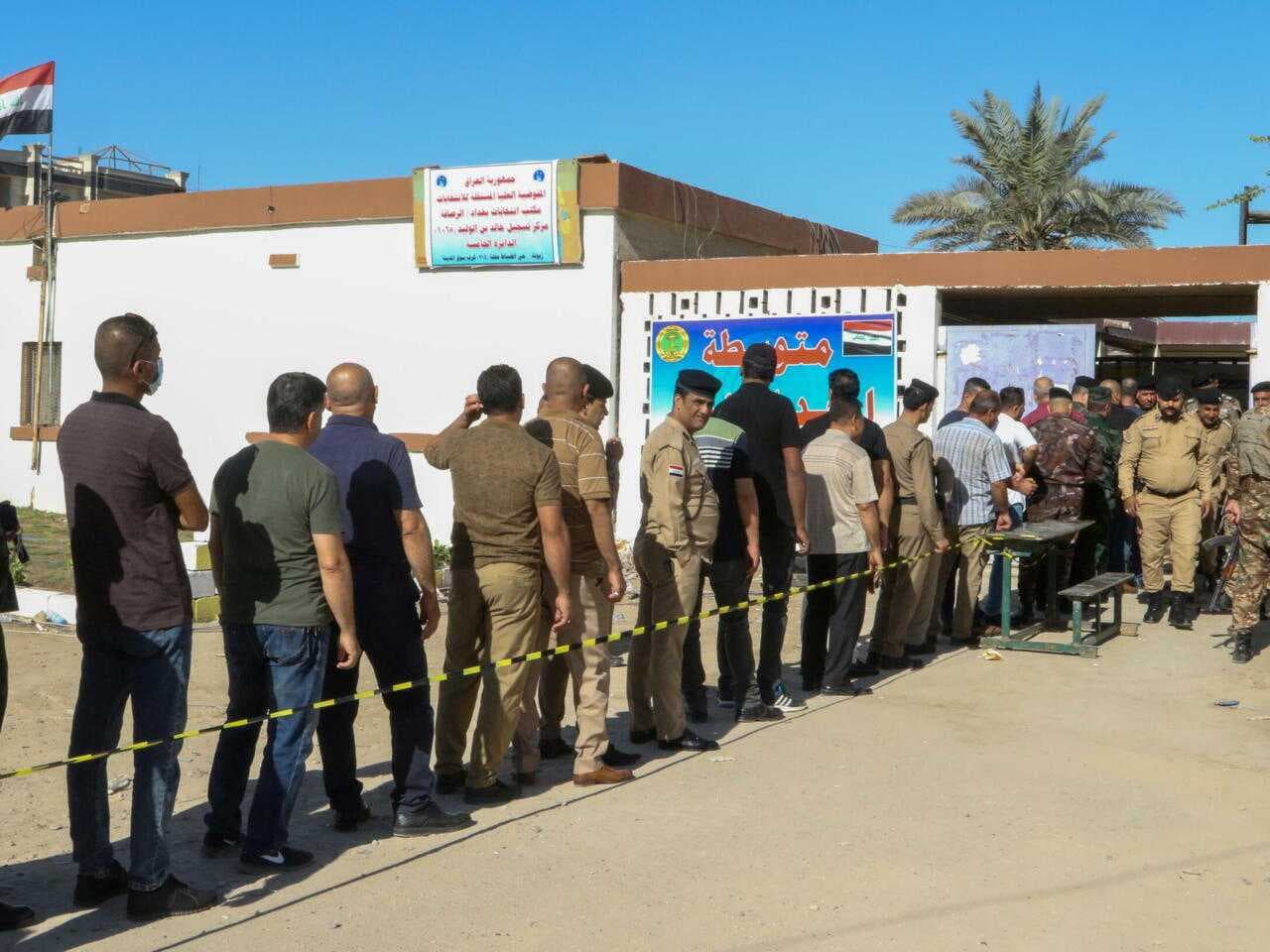 إقبال كبير للمنتسبين على مراكز الاقتراع في بغداد