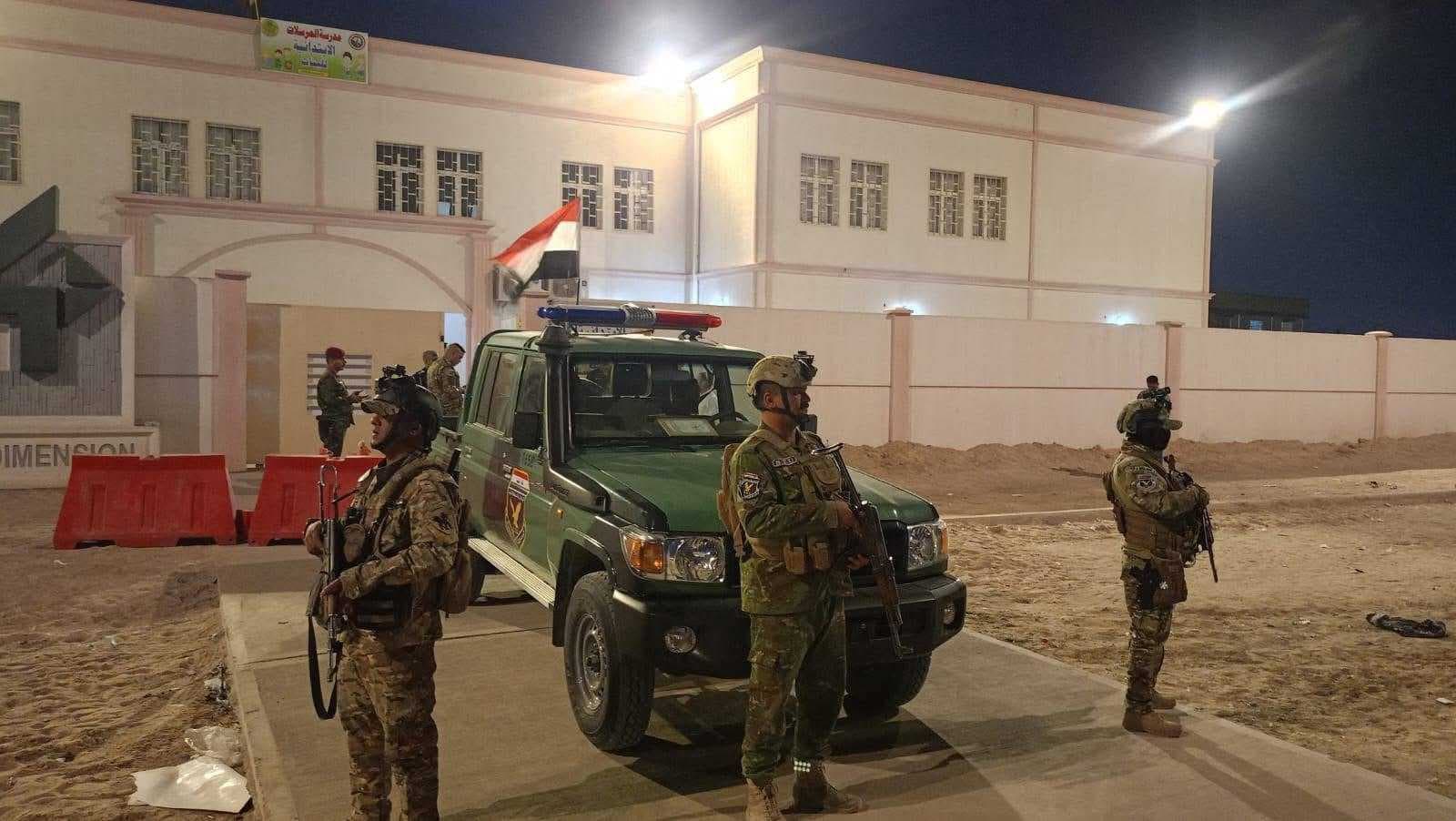 بدء نقل صناديق الاقتراع الخاص بعد إغلاق المراكز الانتخابية.