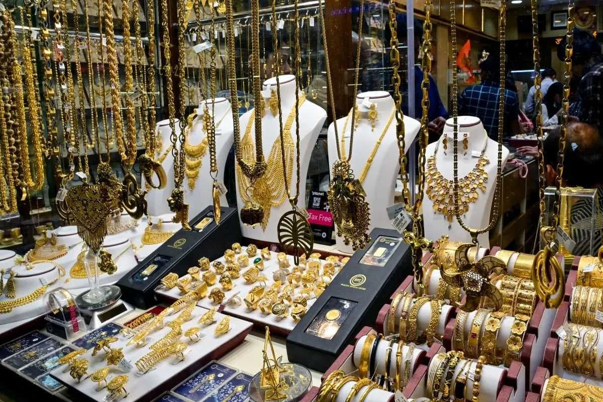 الذهب يتراجع مع ترقّب بيانات اقتصادية أميركية حاسمة هذا الأسبوع