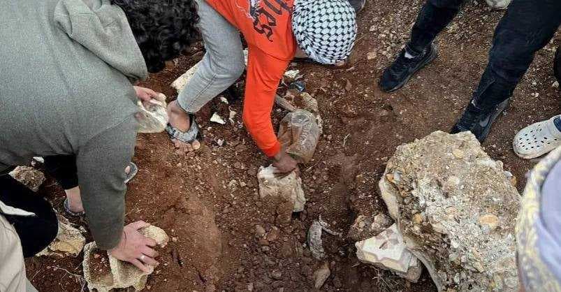العثور على أربع مقابر جماعية في شمال حمص