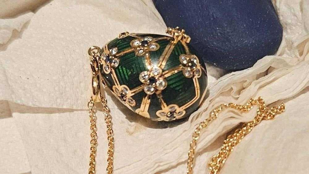 السارق ابتلعها.. الشرطة تسترد بيضة "ماسية" بـ19 ألف دولار