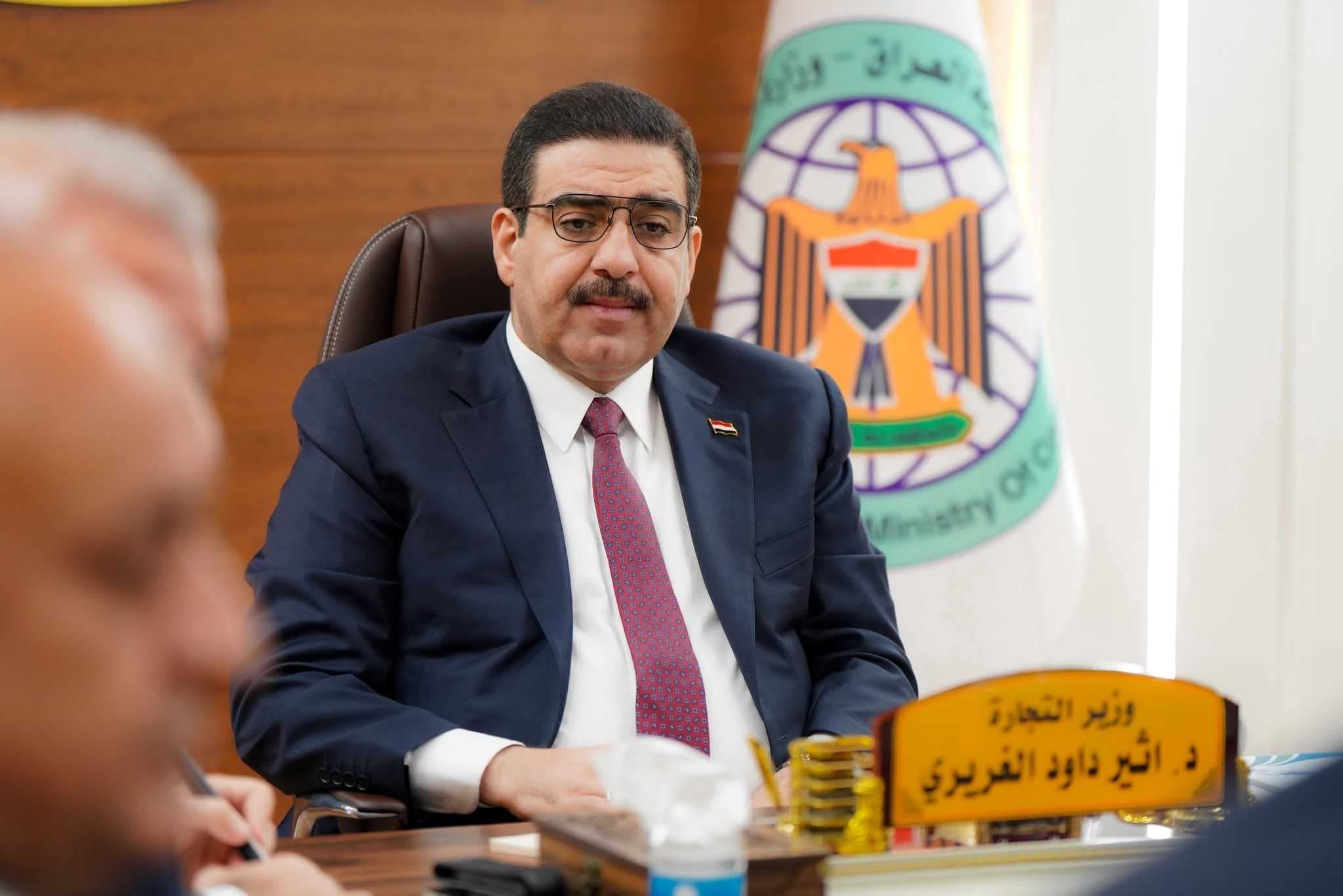 يتضمن 60 خدمة.. وزير التجارة يعلن قرب إطلاق تطبيق يتيح إنجاز معاملات المواطنين عبر الهاتف