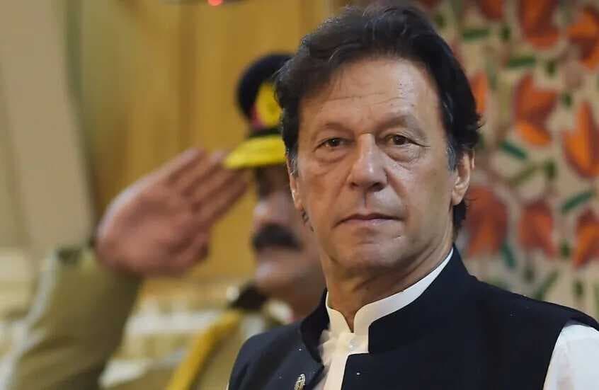باكستان.. الحكم على عمران خان وزوجته بالسجن 17 عاما